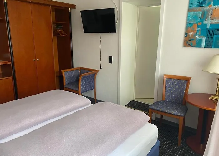 Cafe Moselterrasse Клоттен